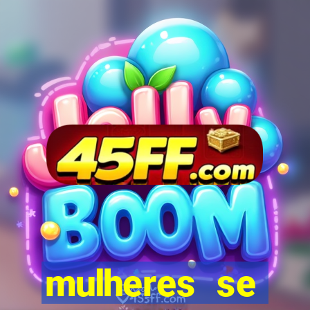 mulheres se exibindo ao vivo